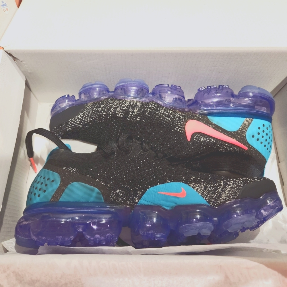 NIB Nike Air Vapormax Flyknit 2